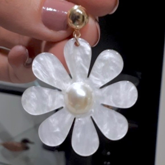 Mother of Pearl Pink White Daisy - Picture 6 of 8